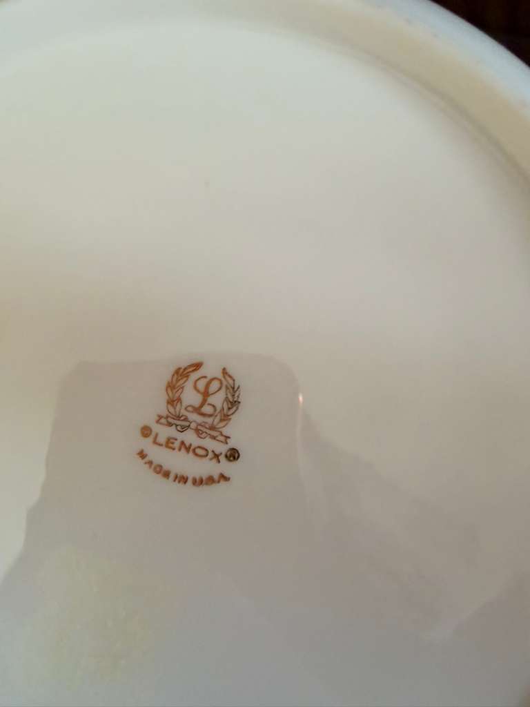 Lenox Tracery Collection "Brit" Pierced Round Bowl w/Gold Trim 6.75" Dia.