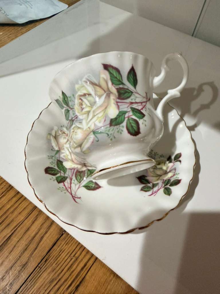 Vintage Royal Albert Bone China England Floral Teacup & Saucer – Made in England