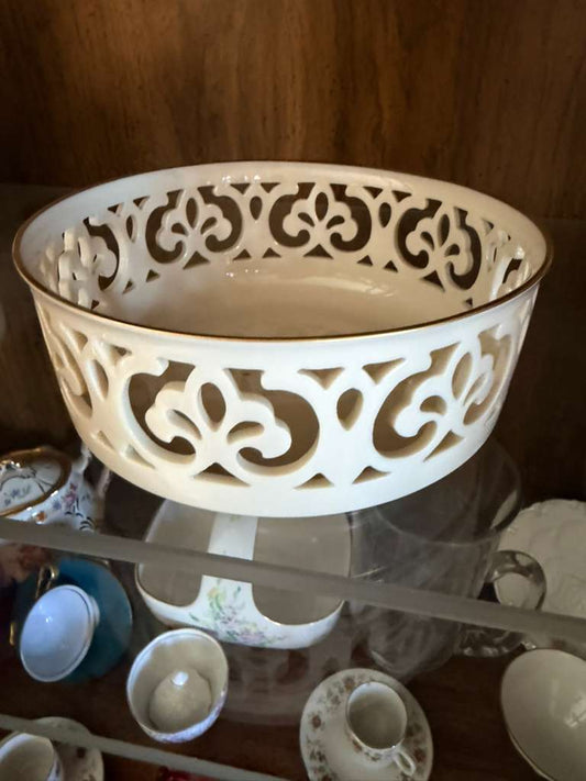 Lenox Tracery Collection "Brit" Pierced Round Bowl w/Gold Trim 6.75" Dia.