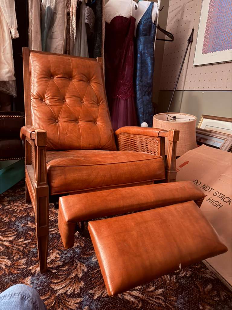 Mid-Century Style Vintage Leather Recliner Leather Lounge Chair with Ottoman