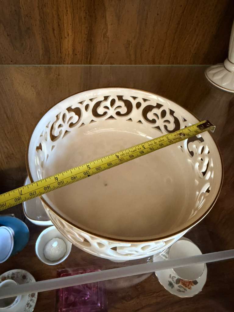 Lenox Tracery Collection "Brit" Pierced Round Bowl w/Gold Trim 6.75" Dia.