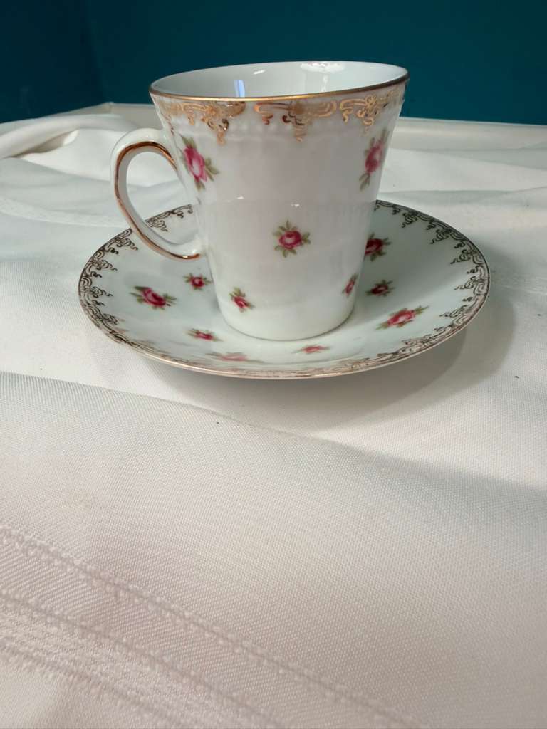 Set of 3 Antique Victoria Austria Tea Cup & Saucer Set Gold Rim Porcelain