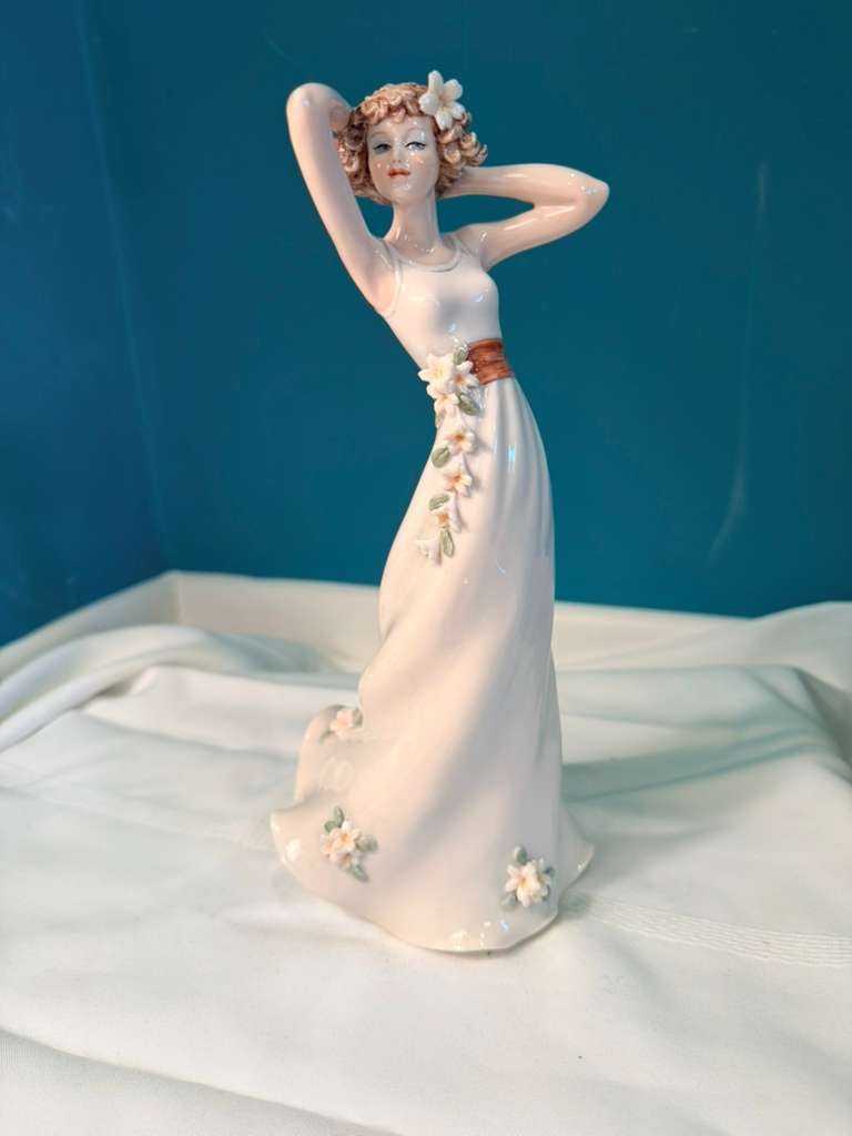 The Bride 1985 International Gallery of Art Porcelain Figurine
