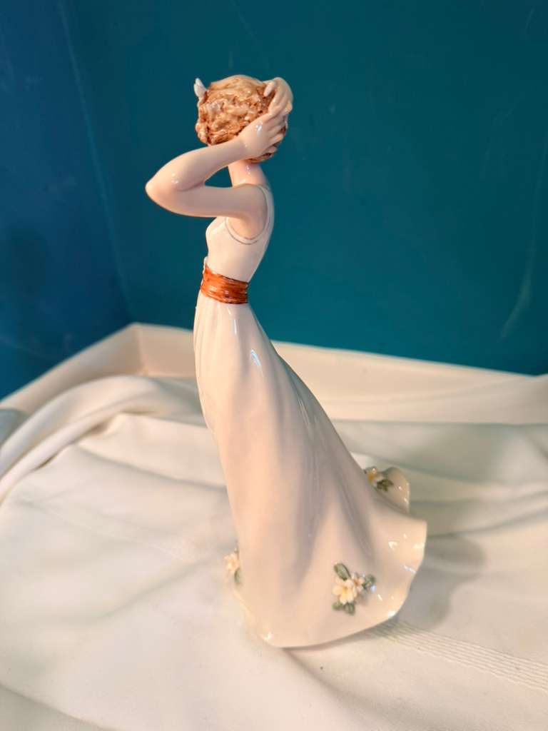 The Bride 1985 International Gallery of Art Porcelain Figurine