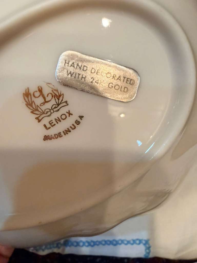 Lenox Leaf Dish Bowl Ivory China 24K Gold Trim Handle Vintage Candy Trinket USA