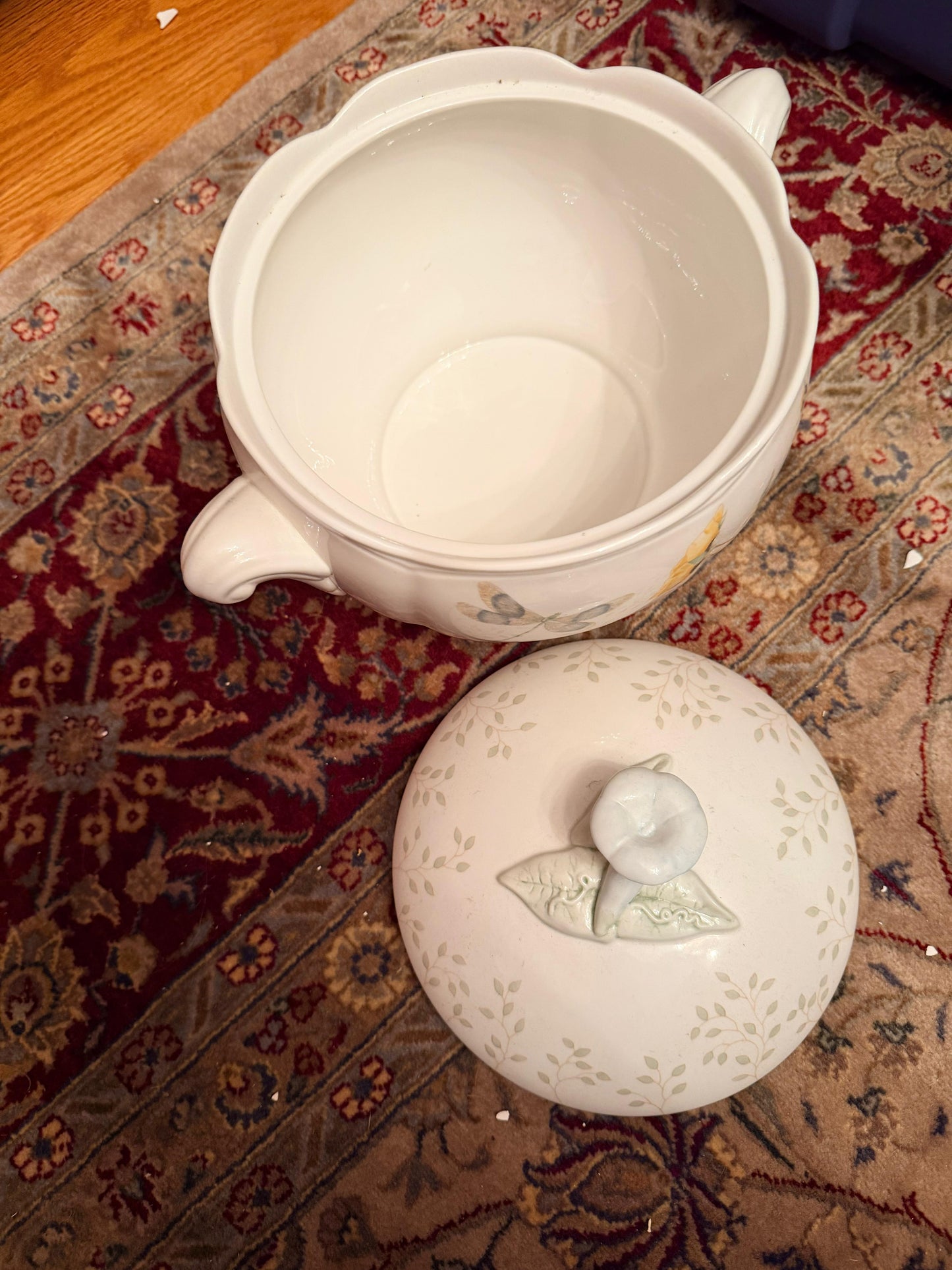 LENOX BUTTERFLY MEADOW 3 QT ROUND COVERED CASSEROLE DISH EUC