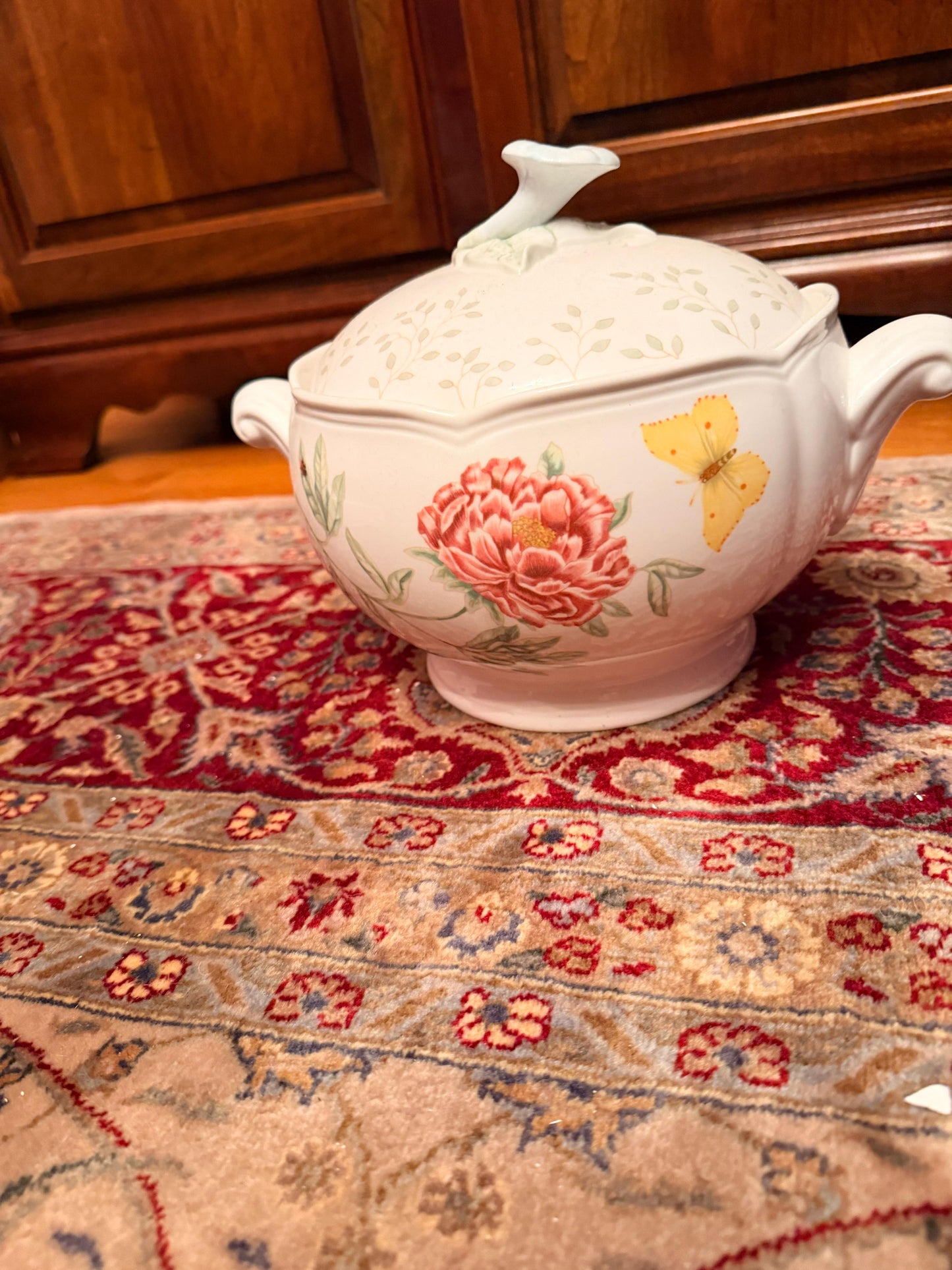 LENOX BUTTERFLY MEADOW 3 QT ROUND COVERED CASSEROLE DISH EUC